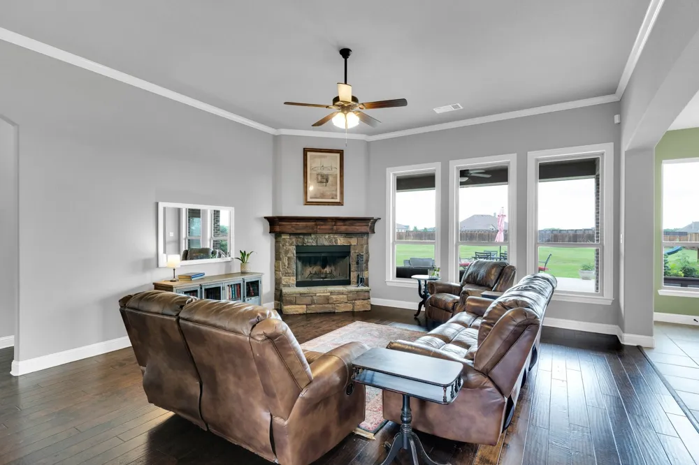 102 Willowbrook Drive Waxahachie, TX 75165