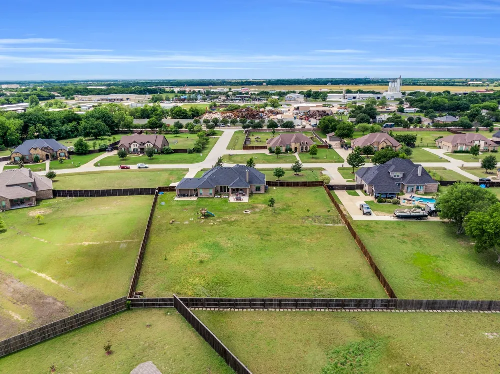 102 Willowbrook Drive Waxahachie, TX 75165