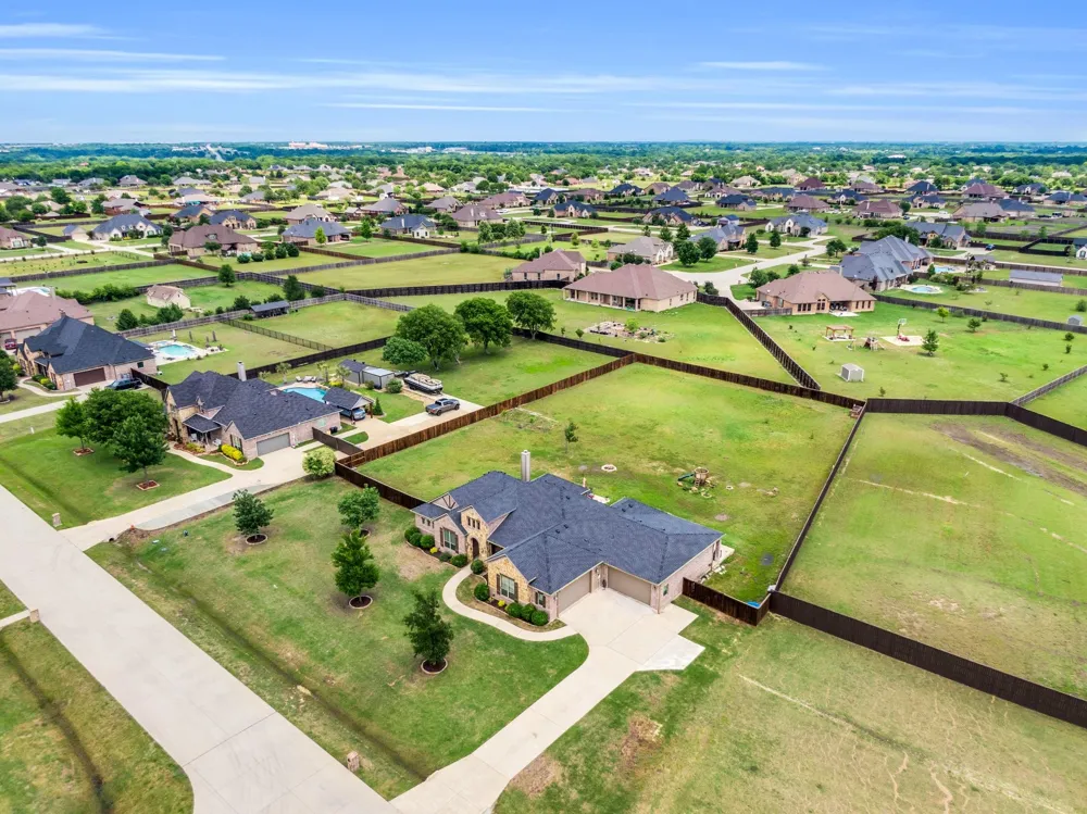 102 Willowbrook Drive Waxahachie, TX 75165