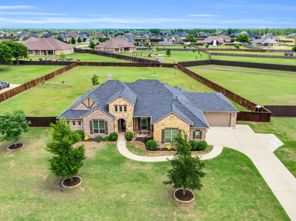102 Willowbrook Drive Waxahachie, TX 75165