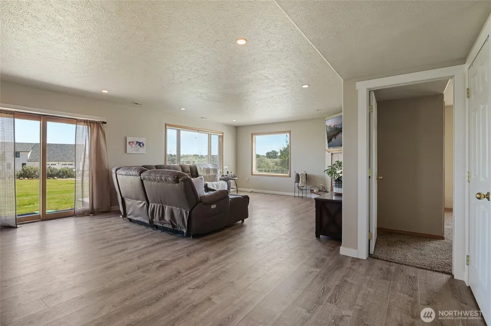 5621 Road J.4 NE Moses Lake, WA 98837