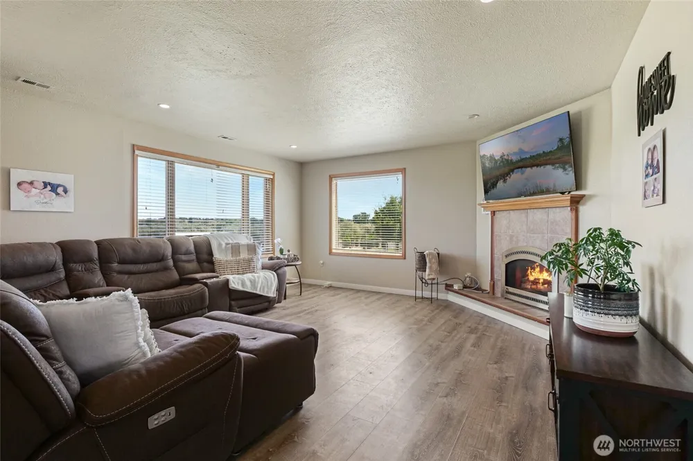 5621 Road J.4 NE Moses Lake, WA 98837