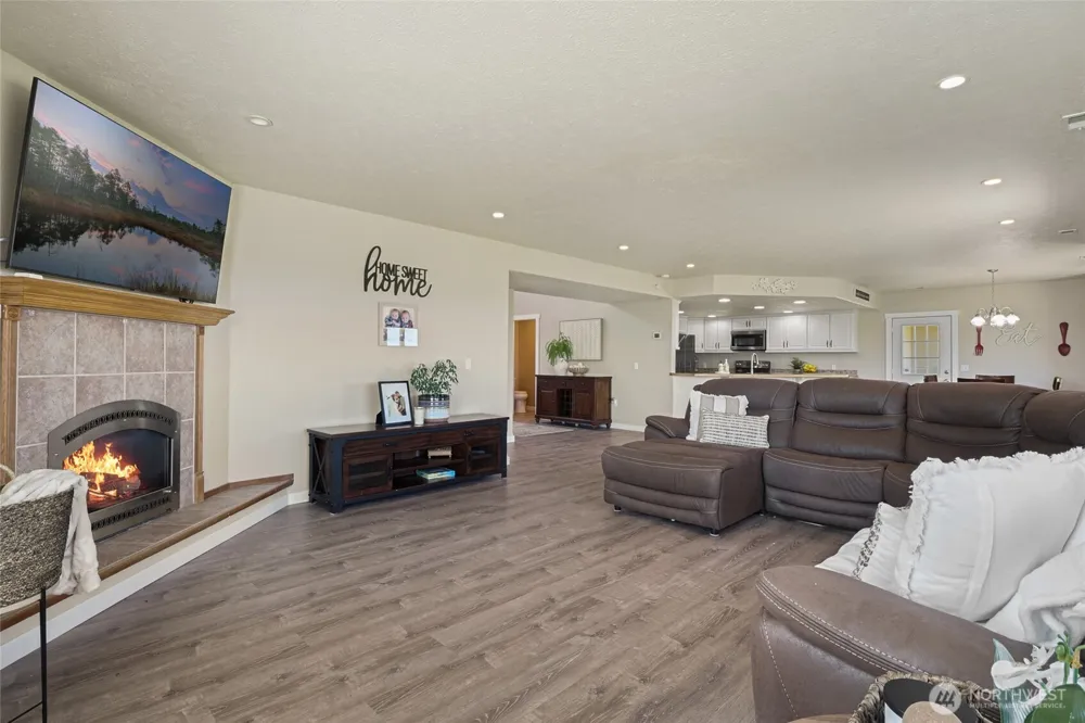 5621 Road J.4 NE Moses Lake, WA 98837