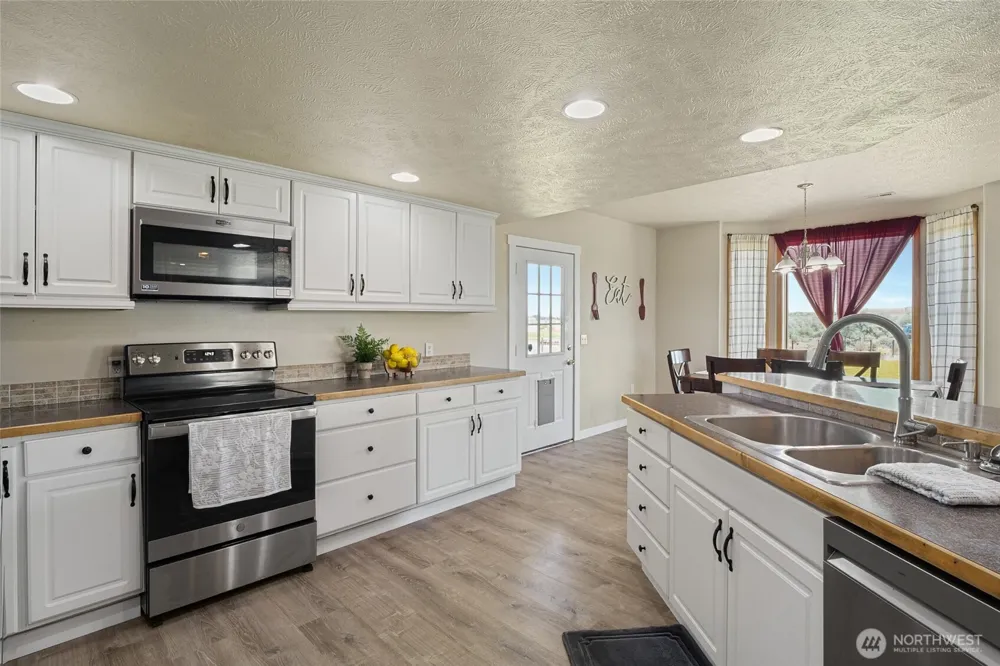5621 Road J.4 NE Moses Lake, WA 98837