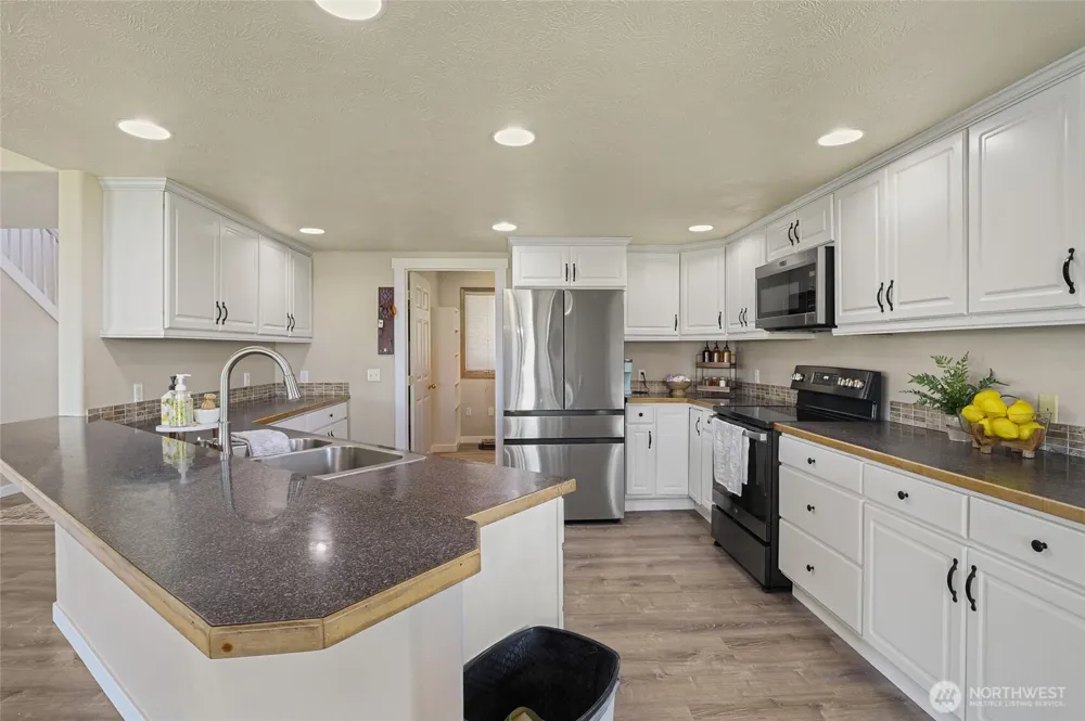 5621 Road J.4 NE Moses Lake, WA 98837