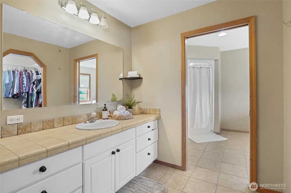 5621 Road J.4 NE Moses Lake, WA 98837
