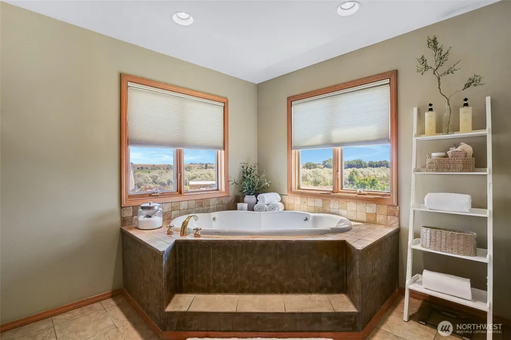5621 Road J.4 NE Moses Lake, WA 98837