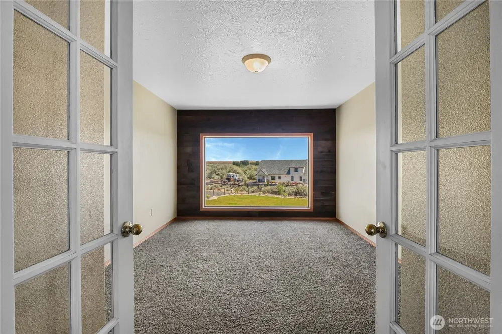 5621 Road J.4 NE Moses Lake, WA 98837