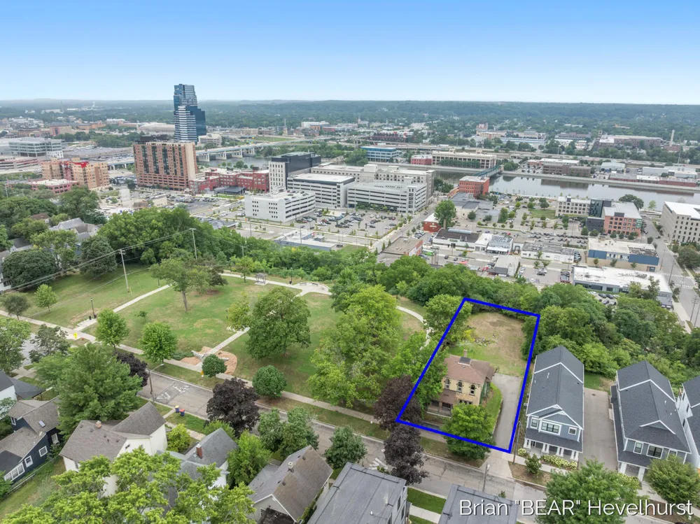 827 Fairview Avenue NE Grand Rapids City, MI 49503