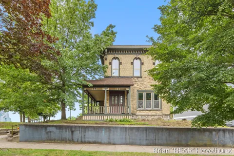 827 Fairview Avenue NE