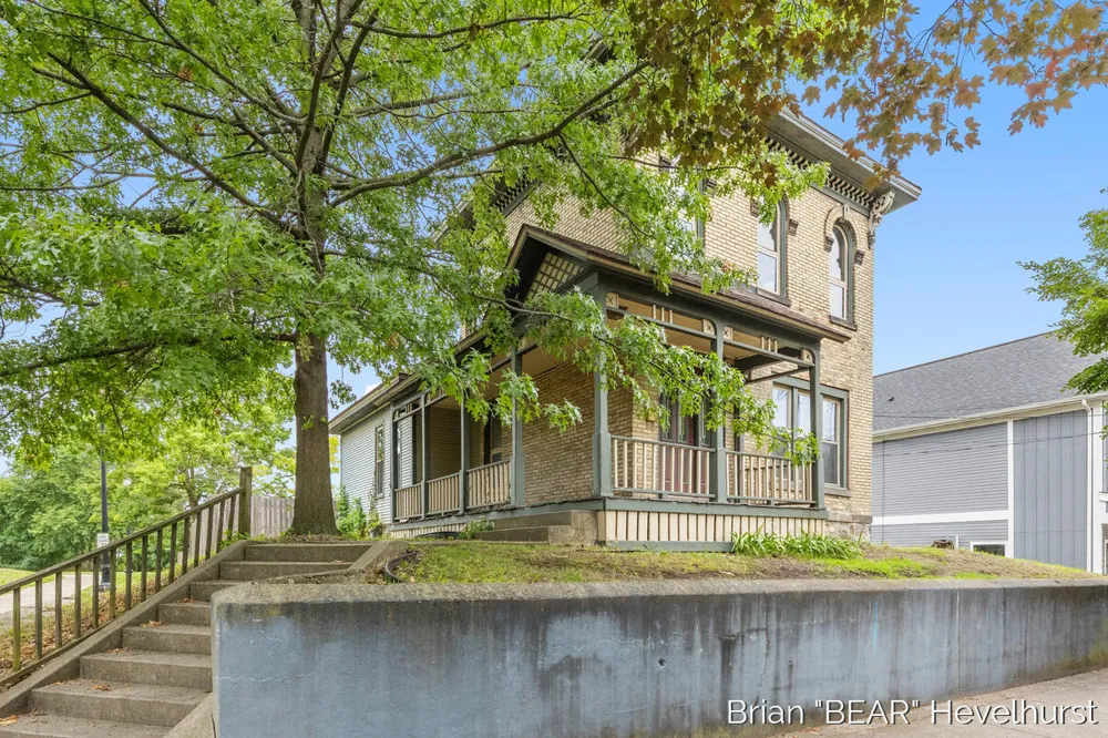 827 Fairview Avenue NE Grand Rapids City, MI 49503