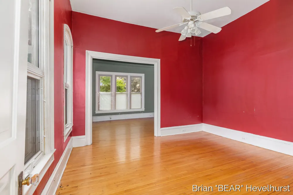 827 Fairview Avenue NE Grand Rapids City, MI 49503