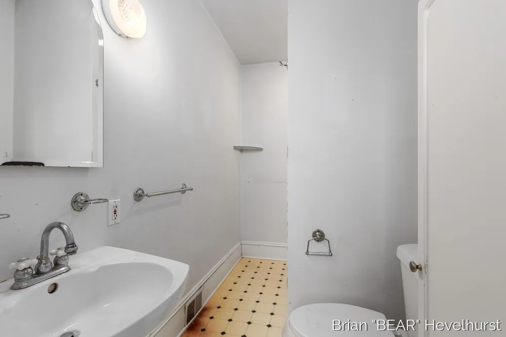 827 Fairview Avenue NE Grand Rapids City, MI 49503