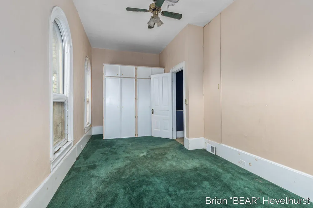 827 Fairview Avenue NE Grand Rapids City, MI 49503