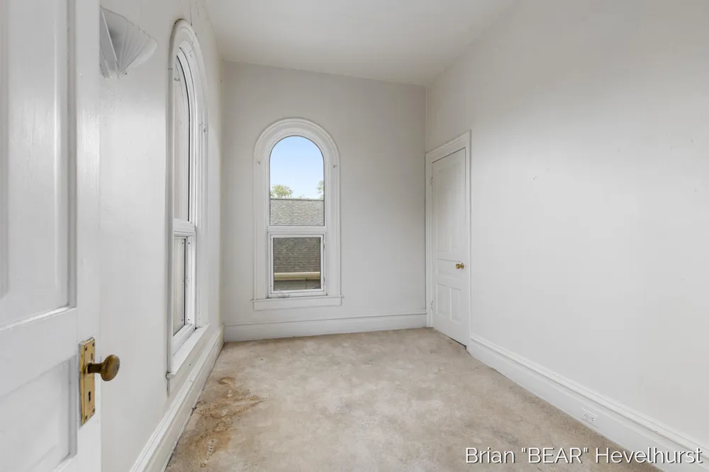 827 Fairview Avenue NE Grand Rapids City, MI 49503