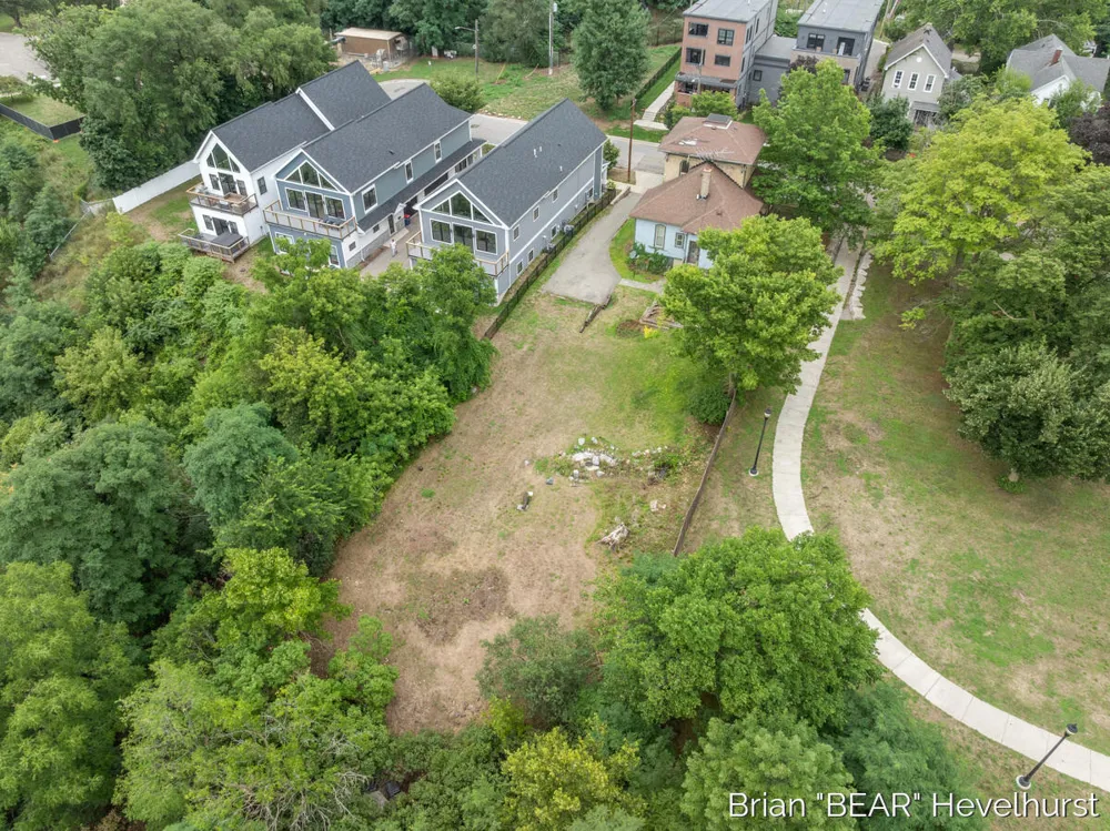 827 Fairview Avenue NE Grand Rapids City, MI 49503