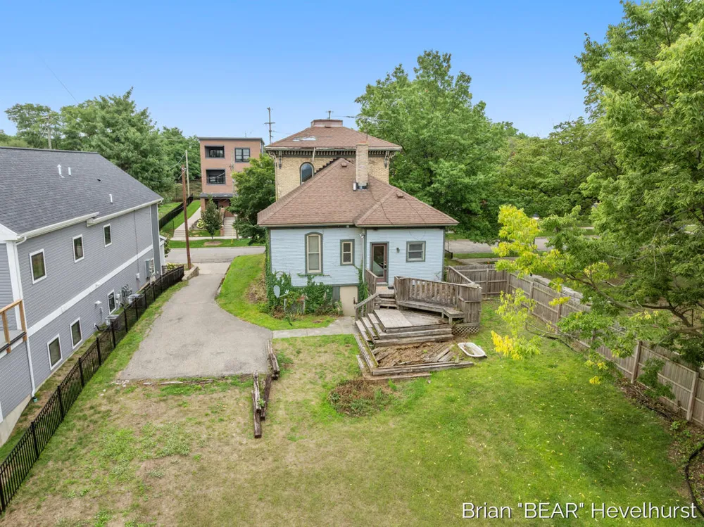 827 Fairview Avenue NE Grand Rapids City, MI 49503