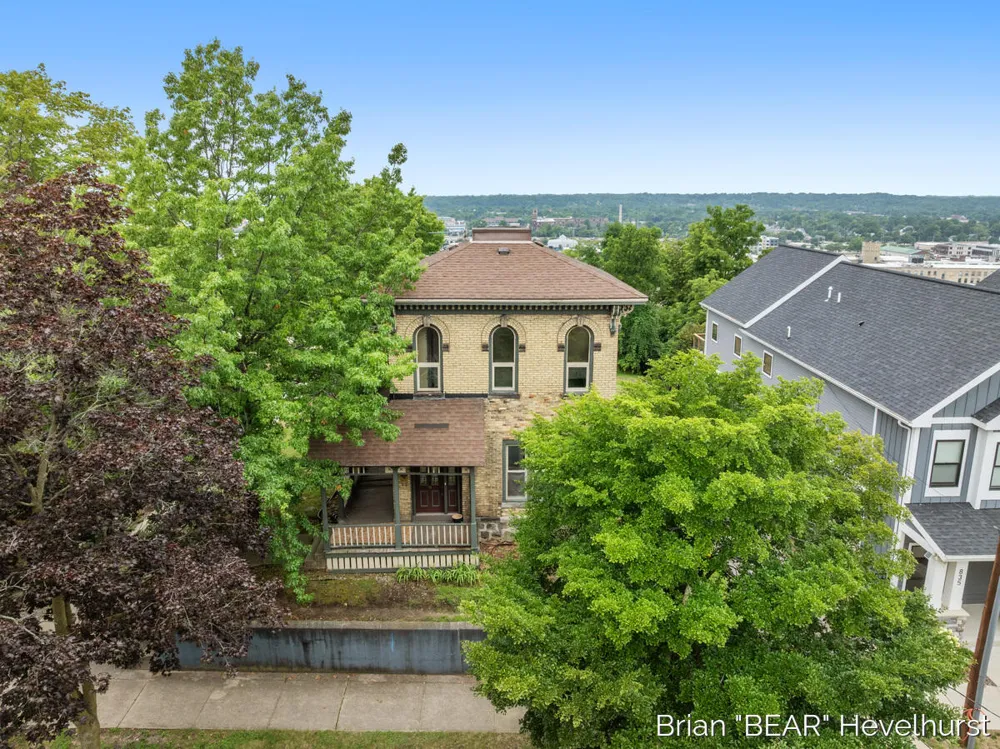827 Fairview Avenue NE Grand Rapids City, MI 49503