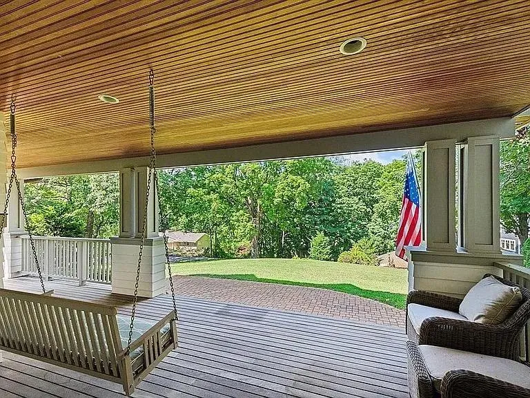 20590 Linden Road Deephaven, MN 55331