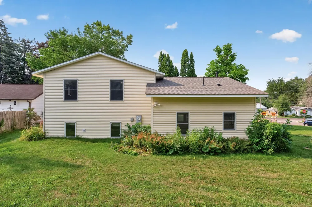 6262 7th Street Oakdale, MN 55128