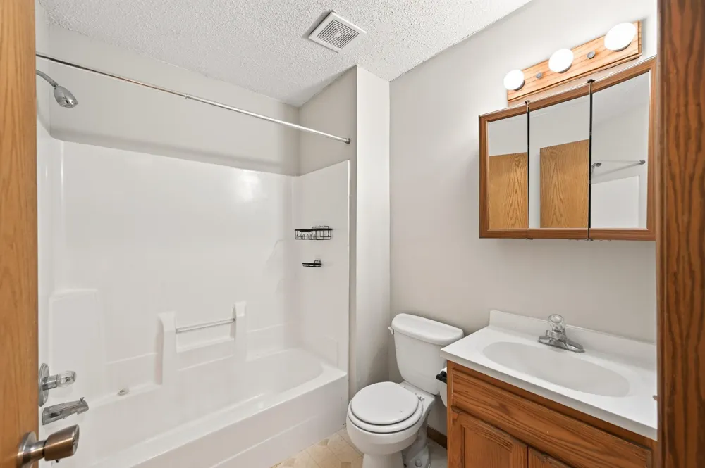 6262 7th Street Oakdale, MN 55128