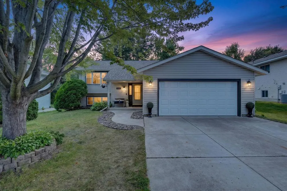2635 Hydram Avenue Oakdale, MN 55128