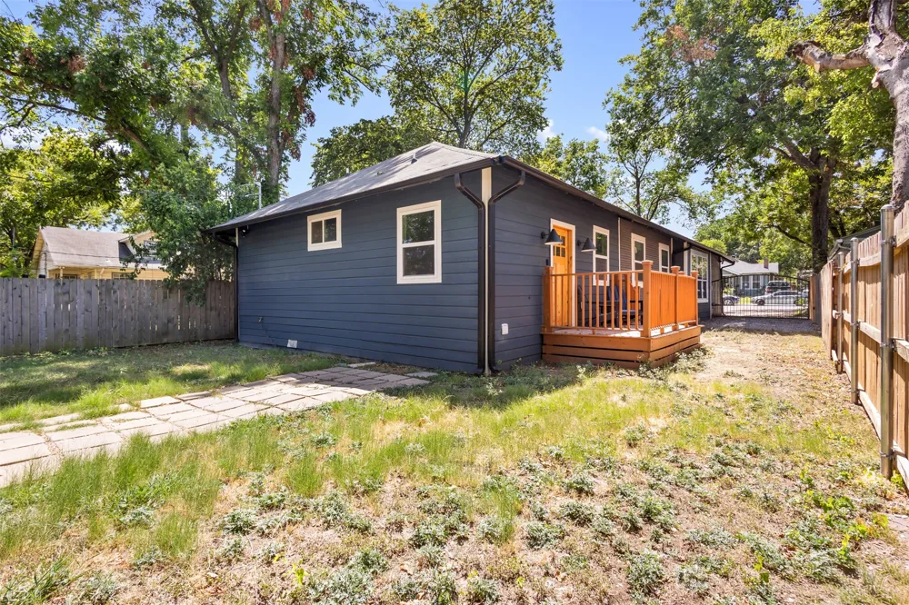 406 S Montreal Avenue Dallas, TX 75208