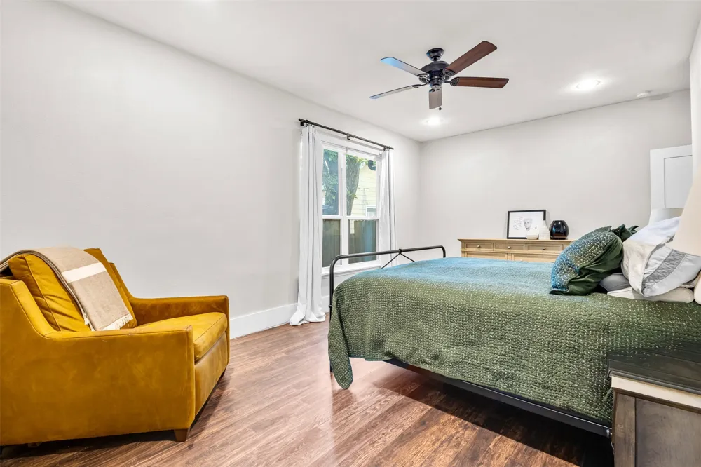 406 S Montreal Avenue Dallas, TX 75208