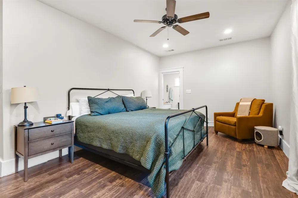 406 S Montreal Avenue Dallas, TX 75208