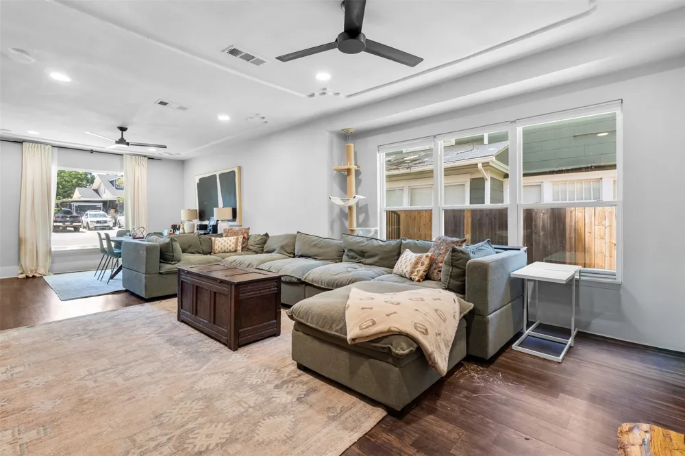406 S Montreal Avenue Dallas, TX 75208
