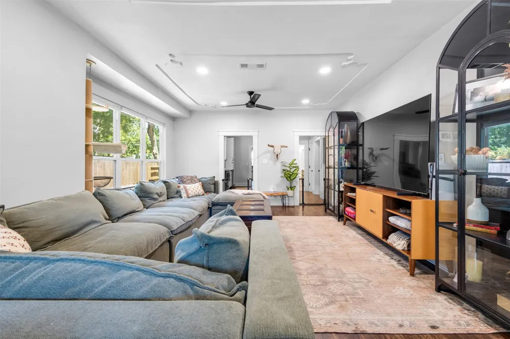 406 S Montreal Avenue Dallas, TX 75208