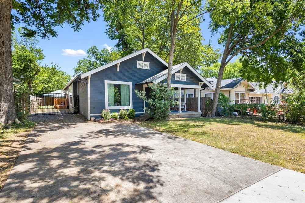 406 S Montreal Avenue Dallas, TX 75208