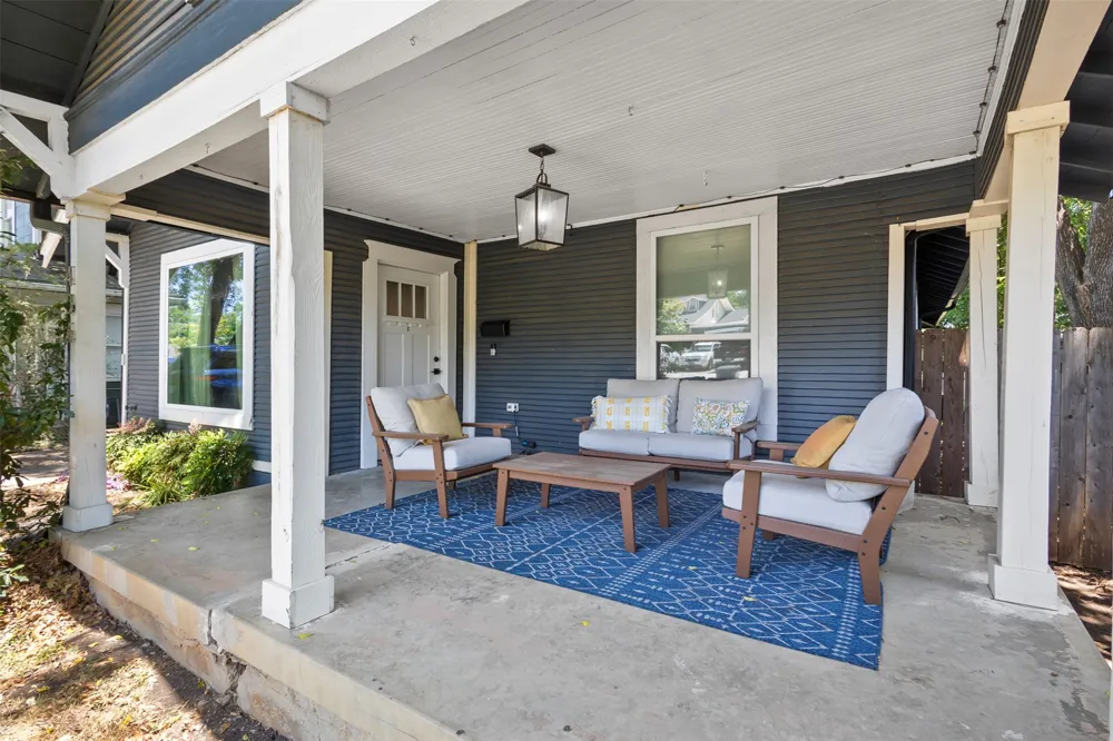 406 S Montreal Avenue Dallas, TX 75208