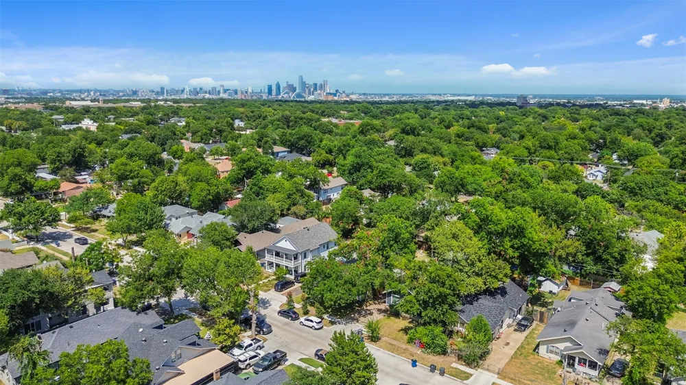 406 S Montreal Avenue Dallas, TX 75208