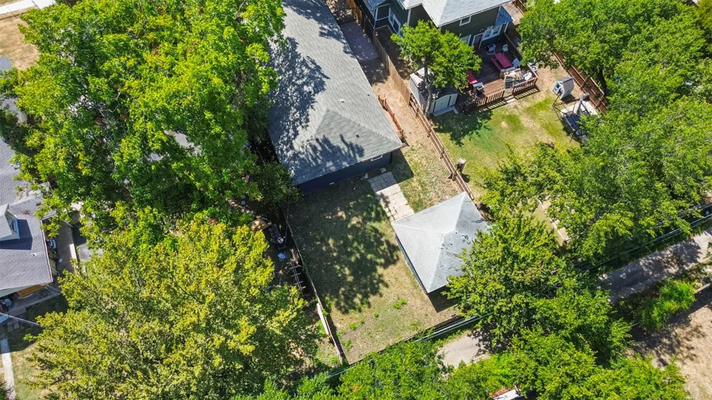 406 S Montreal Avenue Dallas, TX 75208