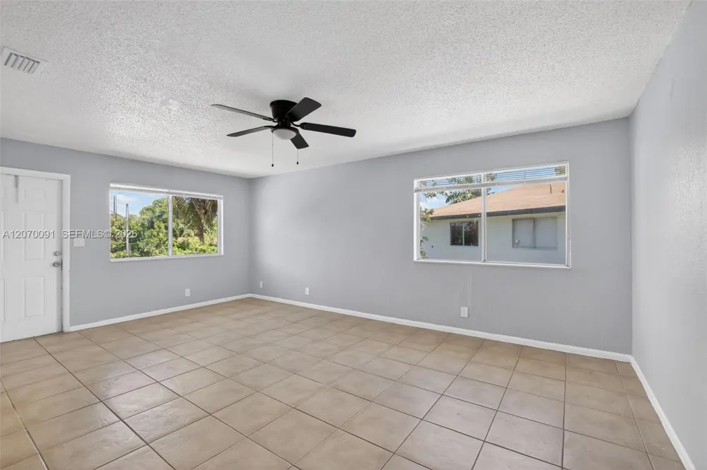 2201 Catherine Dr #3 Delray Beach, FL 33445