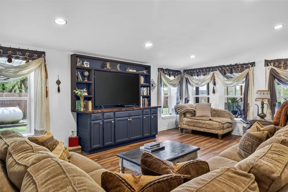 116 Pauline Road Mabank, TX 75156