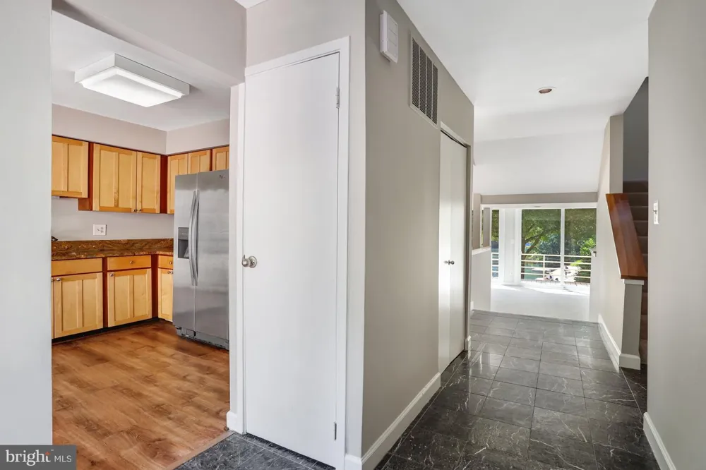 1953 LAKEPORT WAY Reston, VA 20191