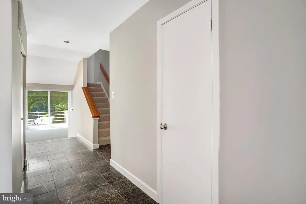 1953 LAKEPORT WAY Reston, VA 20191