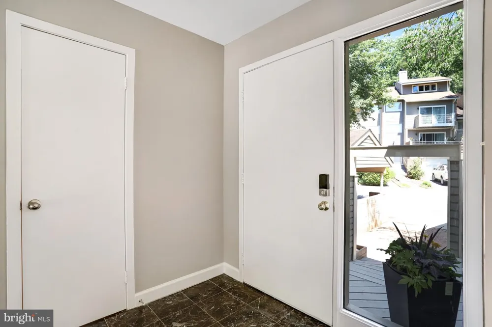 1953 LAKEPORT WAY Reston, VA 20191