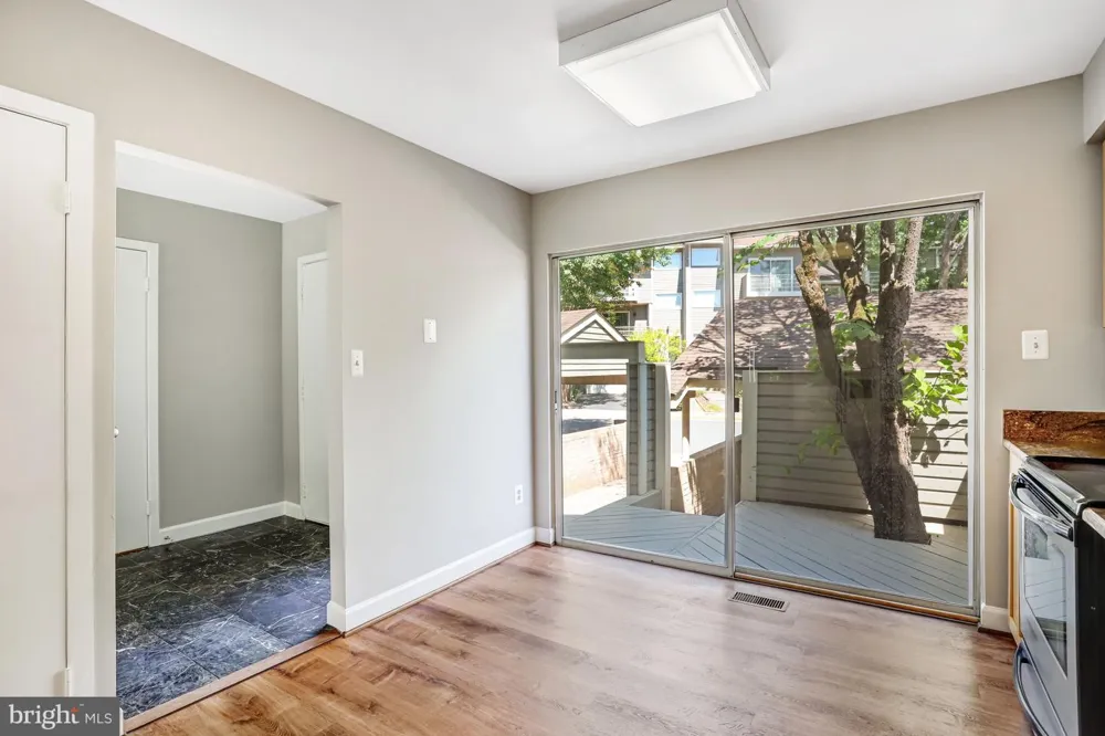1953 LAKEPORT WAY Reston, VA 20191
