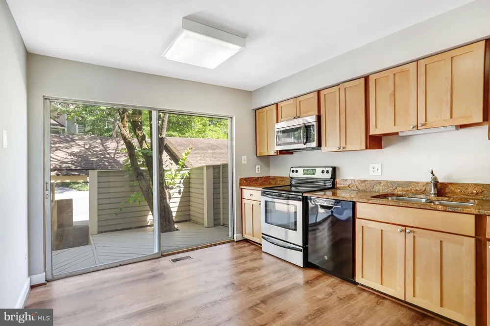 1953 LAKEPORT WAY Reston, VA 20191