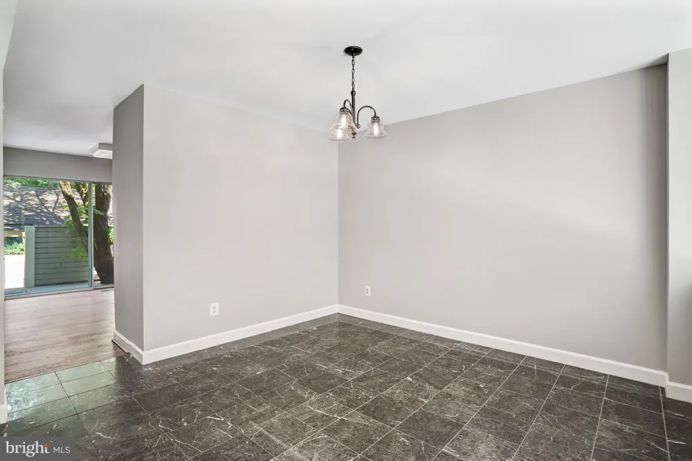 1953 LAKEPORT WAY Reston, VA 20191
