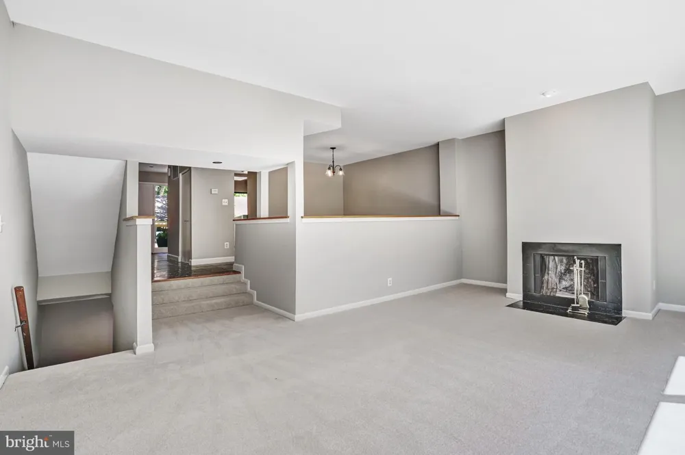 1953 LAKEPORT WAY Reston, VA 20191