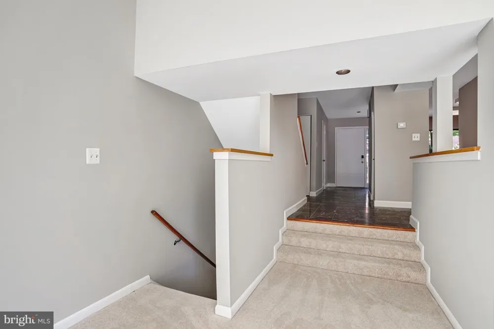 1953 LAKEPORT WAY Reston, VA 20191