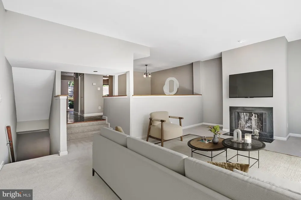1953 LAKEPORT WAY Reston, VA 20191