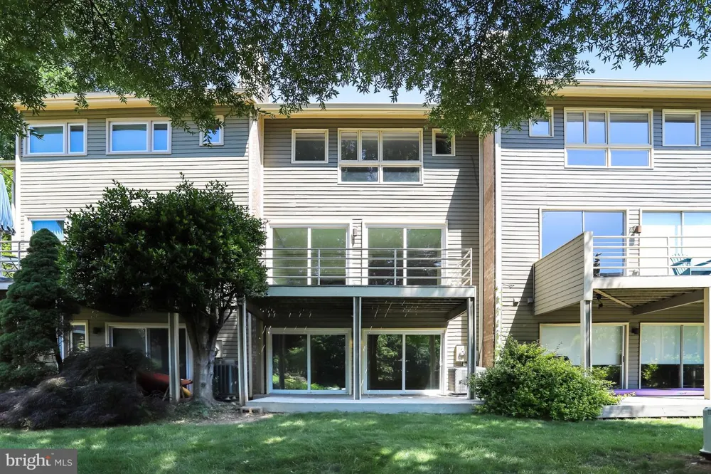 1953 LAKEPORT WAY Reston, VA 20191