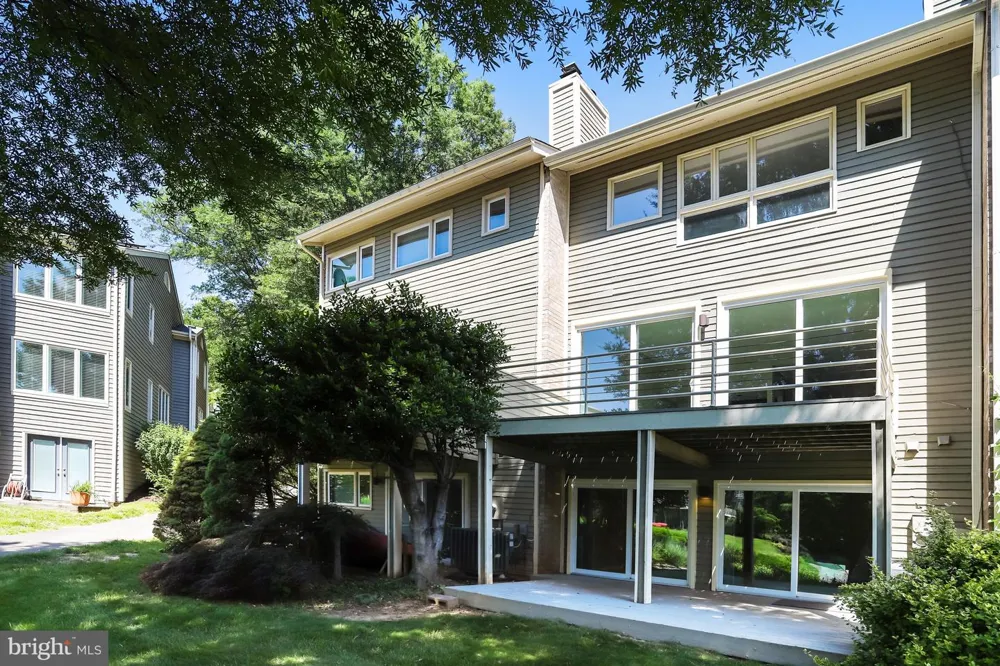 1953 LAKEPORT WAY Reston, VA 20191