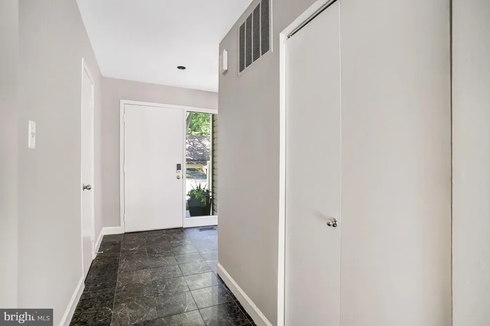 1953 LAKEPORT WAY Reston, VA 20191