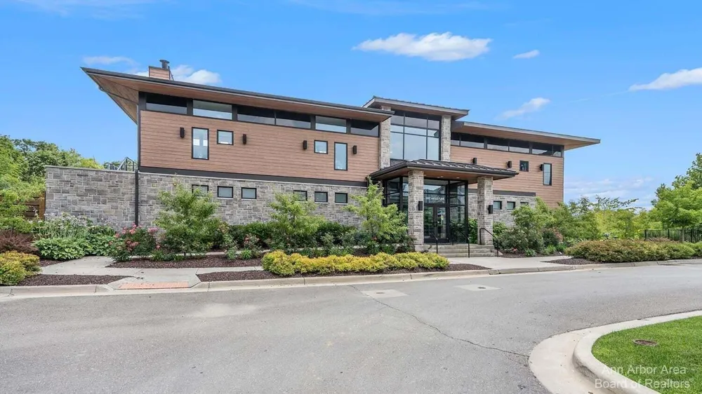 3239 Brackley Drive Ann Arbor, MI 48105